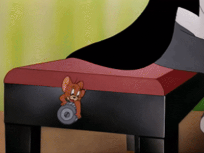 杰瑞把汤姆坐的琴凳拧高